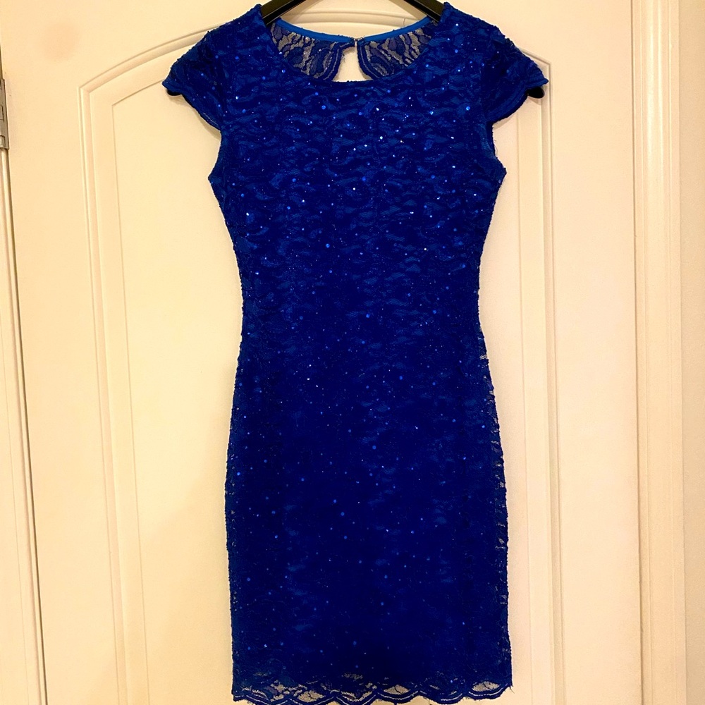 Upscale and Elegant Cocktail Dress! 💙